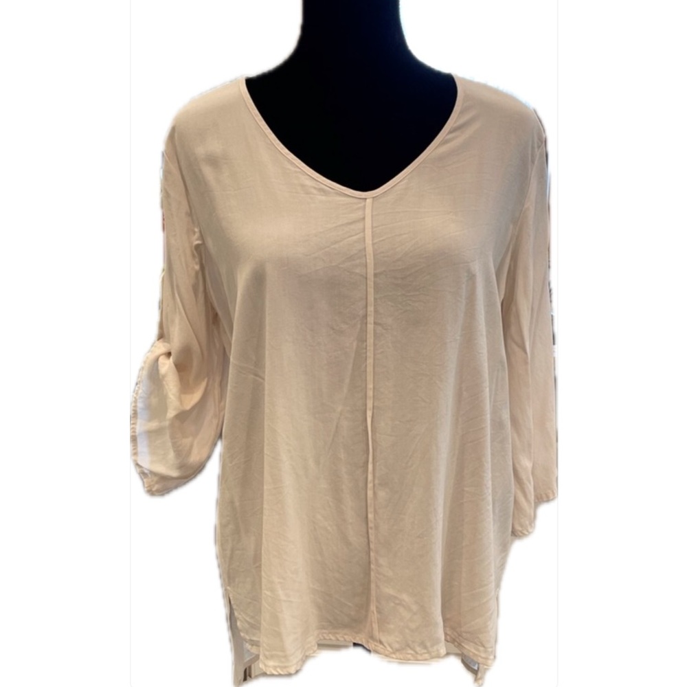 hanna g. pretty cream v-neck high-low top.